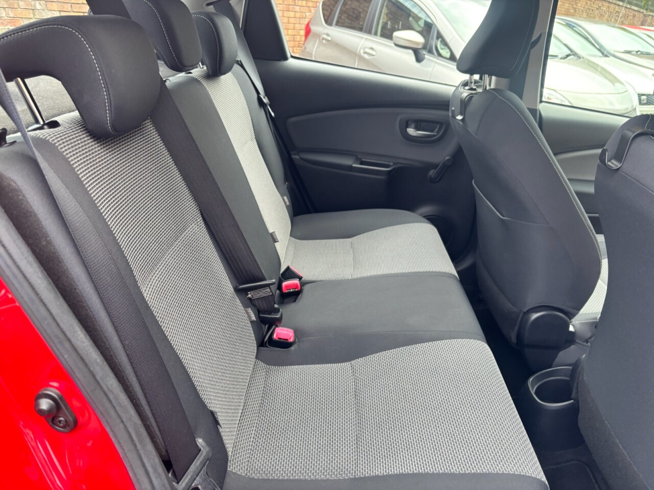 2015 TOYOTA YARIS 1.5 VVT-h Icon Hatchback 5dr Petrol Hybrid E-CVT Euro 6 (101 ps) - vehicle photo 9 for sale on PureCar