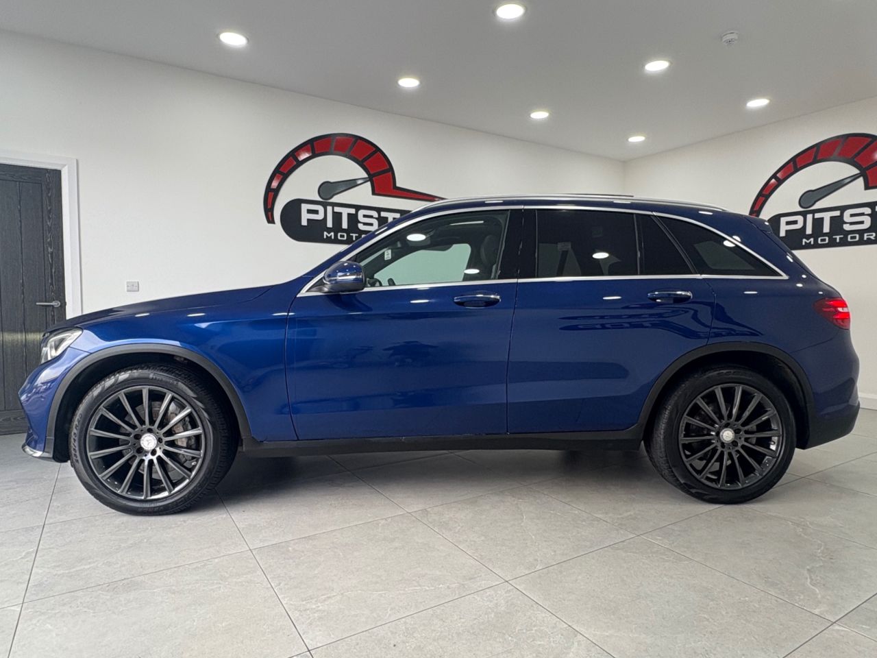 2017 MERCEDES GLC 2.1 GLC250d AMG Line (Premium Plus) SUV 5dr Diesel G-Tronic 4MATIC Euro 6 ( - vehicle photo 5 for sale on PureCar