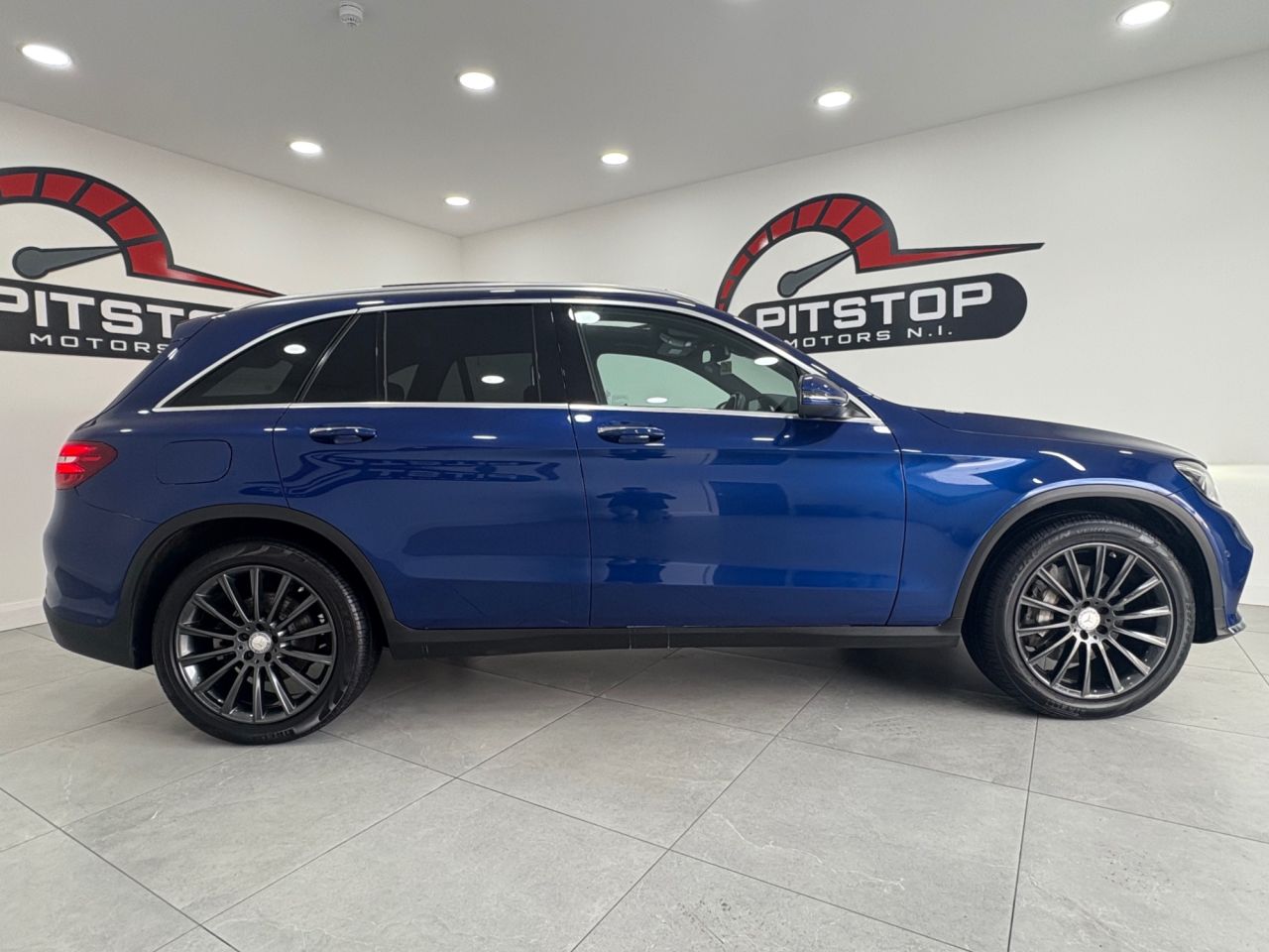 2017 MERCEDES GLC 2.1 GLC250d AMG Line (Premium Plus) SUV 5dr Diesel G-Tronic 4MATIC Euro 6 ( - vehicle photo 6 for sale on PureCar