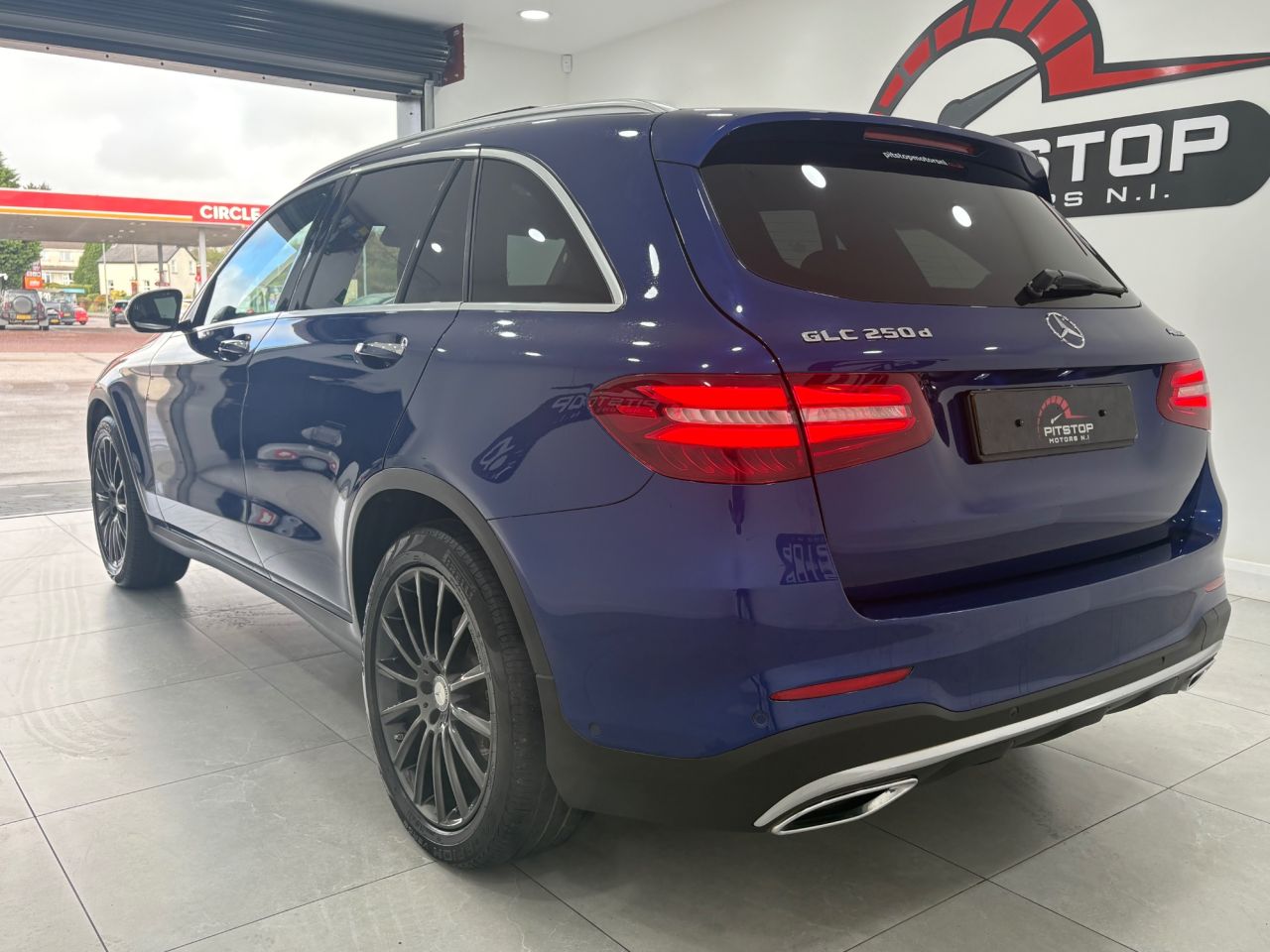 2017 MERCEDES GLC 2.1 GLC250d AMG Line (Premium Plus) SUV 5dr Diesel G-Tronic 4MATIC Euro 6 ( - vehicle photo 10 for sale on PureCar