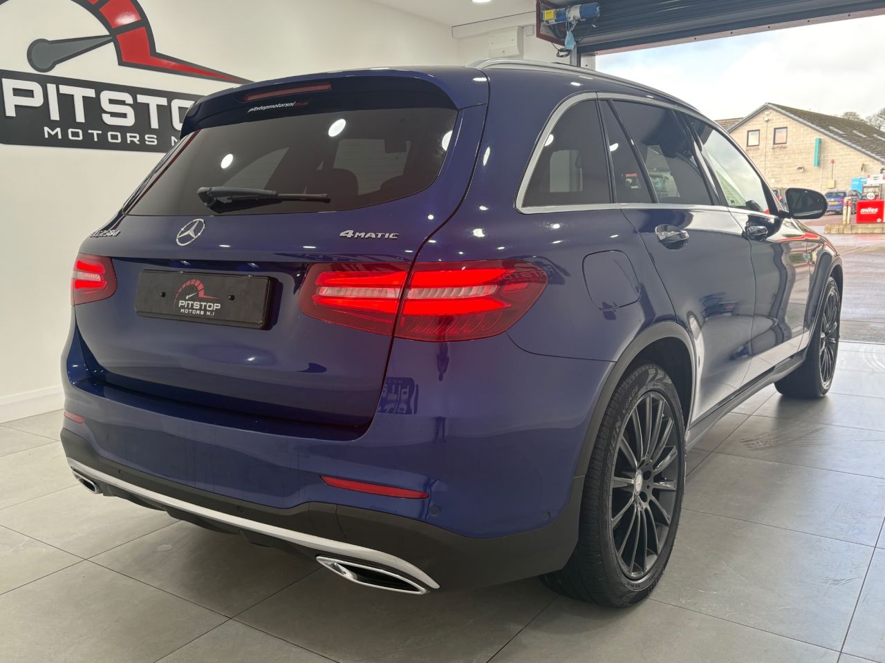 2017 MERCEDES GLC 2.1 GLC250d AMG Line (Premium Plus) SUV 5dr Diesel G-Tronic 4MATIC Euro 6 ( - vehicle photo 12 for sale on PureCar