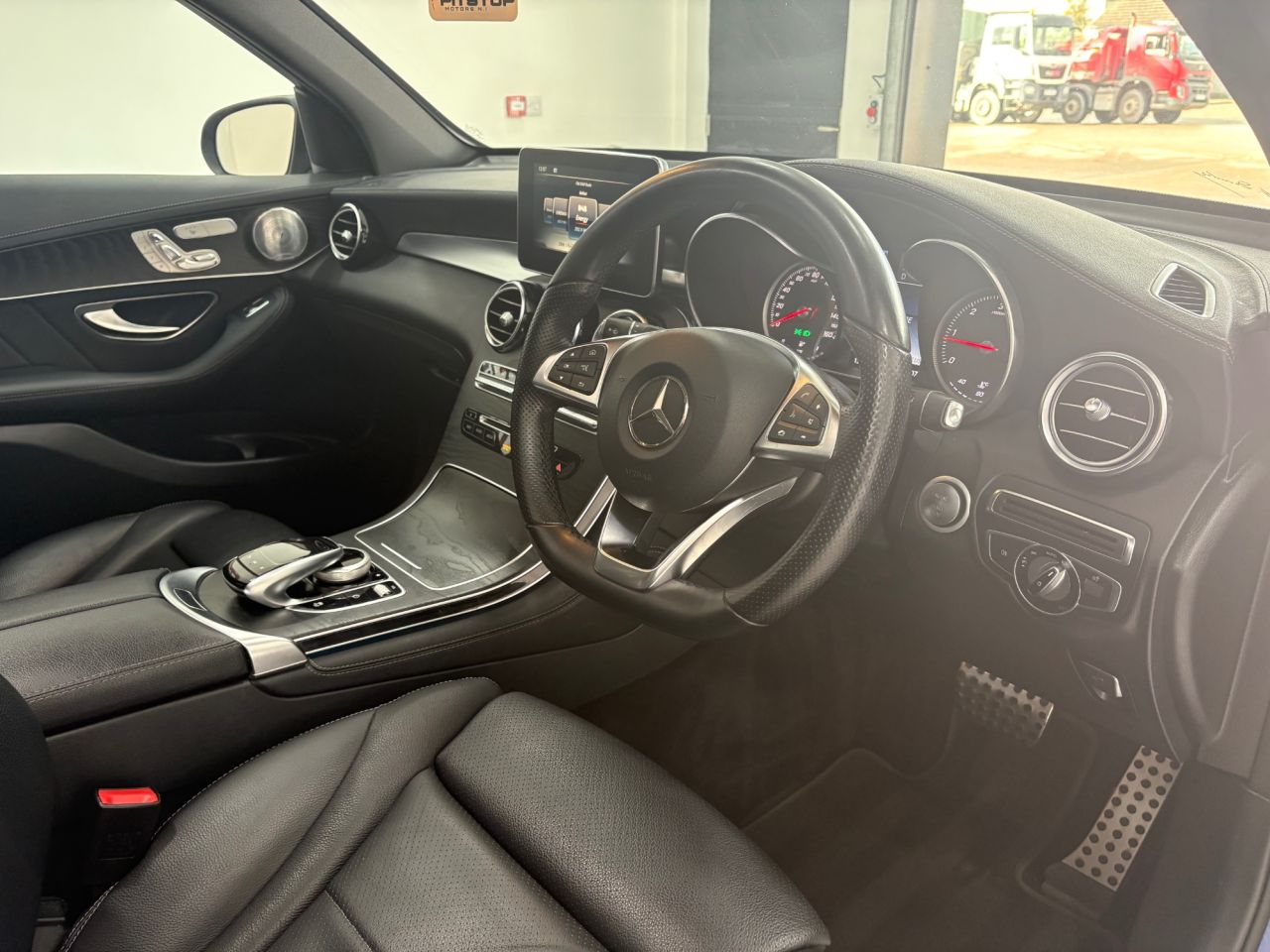2017 MERCEDES GLC 2.1 GLC250d AMG Line (Premium Plus) SUV 5dr Diesel G-Tronic 4MATIC Euro 6 ( - vehicle photo 26 for sale on PureCar