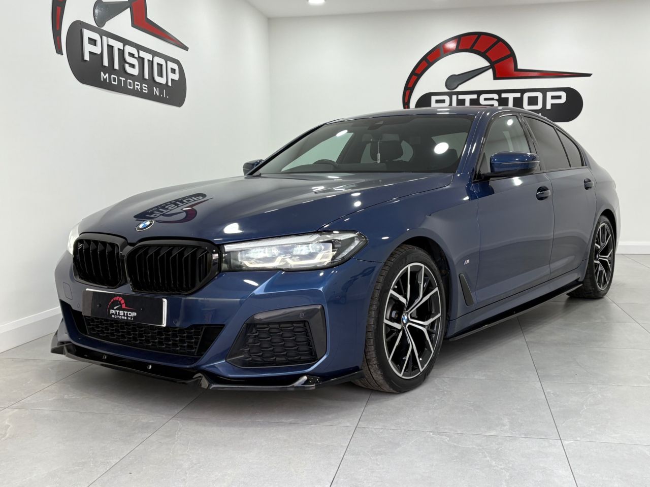 2021 BMW 5 SERIES 2.0 520d MHT M Sport Saloon 4dr Diesel Hybrid Steptronic Euro 6 (s/s) (190 - vehicle photo 2 for sale on PureCar