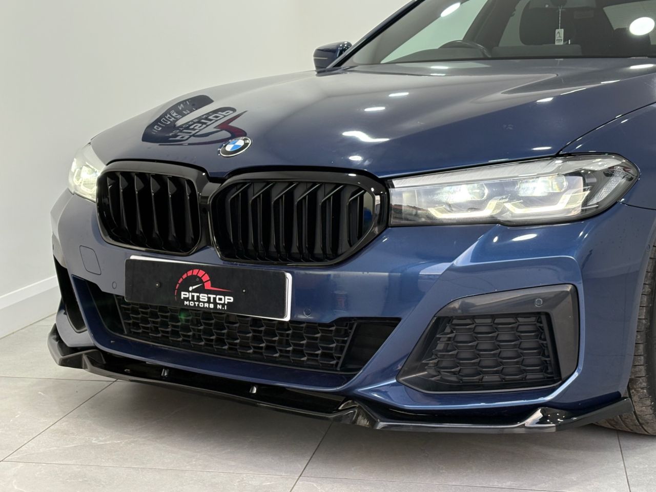 2021 BMW 5 SERIES 2.0 520d MHT M Sport Saloon 4dr Diesel Hybrid Steptronic Euro 6 (s/s) (190 - vehicle photo 3 for sale on PureCar