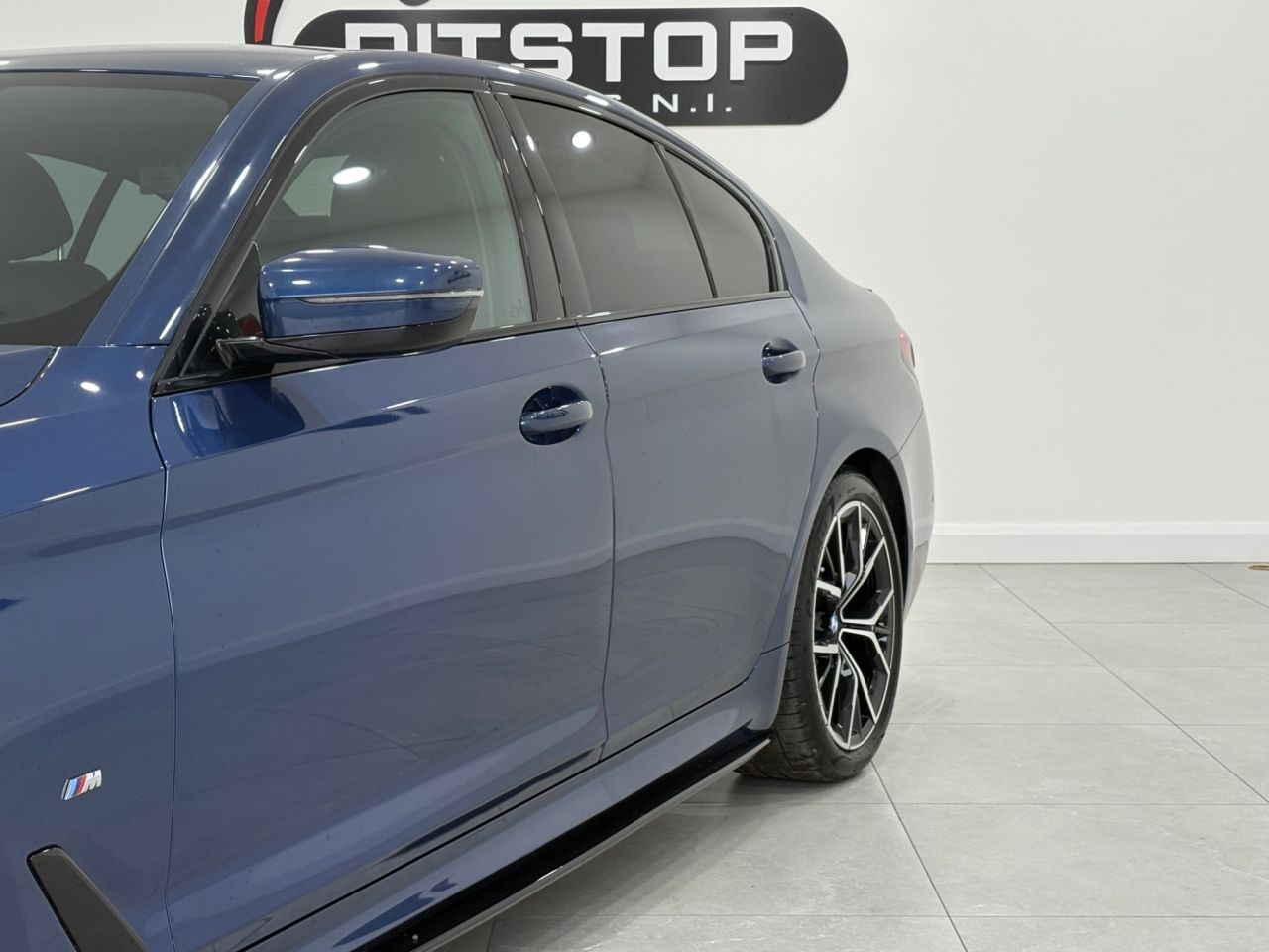 2021 BMW 5 SERIES 2.0 520d MHT M Sport Saloon 4dr Diesel Hybrid Steptronic Euro 6 (s/s) (190 - vehicle photo 4 for sale on PureCar