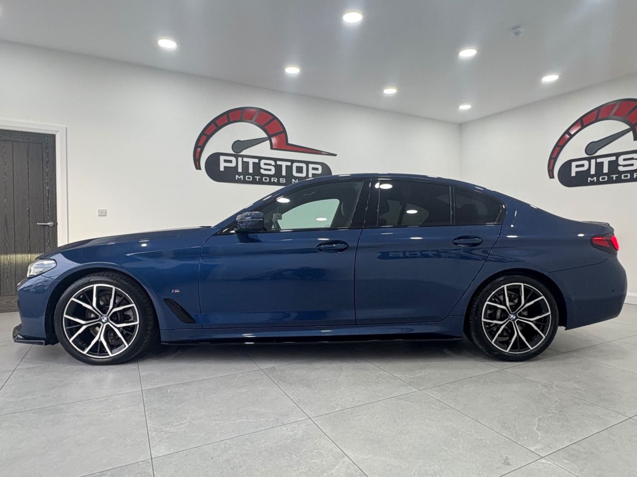 2021 BMW 5 SERIES 2.0 520d MHT M Sport Saloon 4dr Diesel Hybrid Steptronic Euro 6 (s/s) (190 - vehicle photo 5 for sale on PureCar