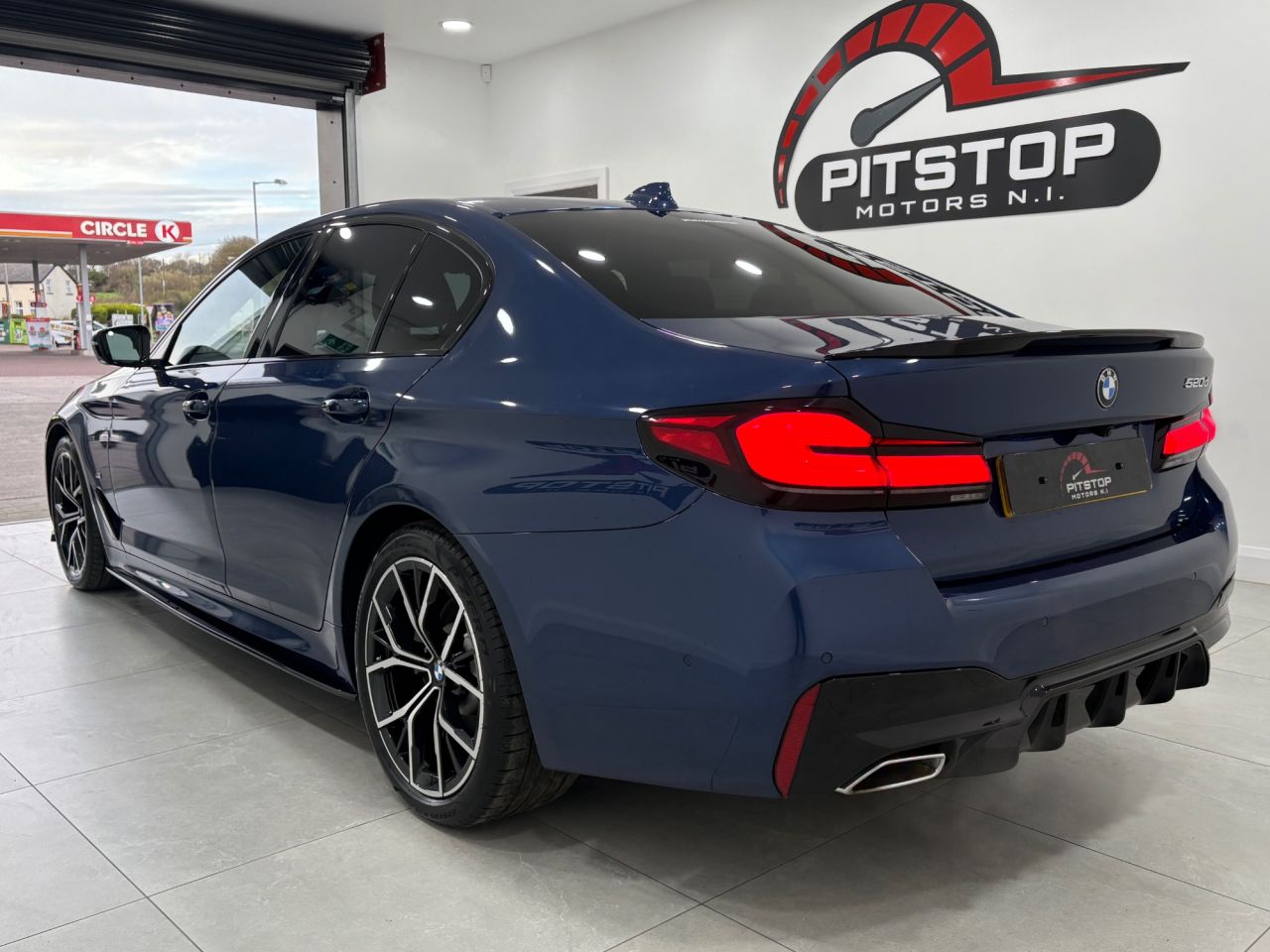 2021 BMW 5 SERIES 2.0 520d MHT M Sport Saloon 4dr Diesel Hybrid Steptronic Euro 6 (s/s) (190 - vehicle photo 10 for sale on PureCar