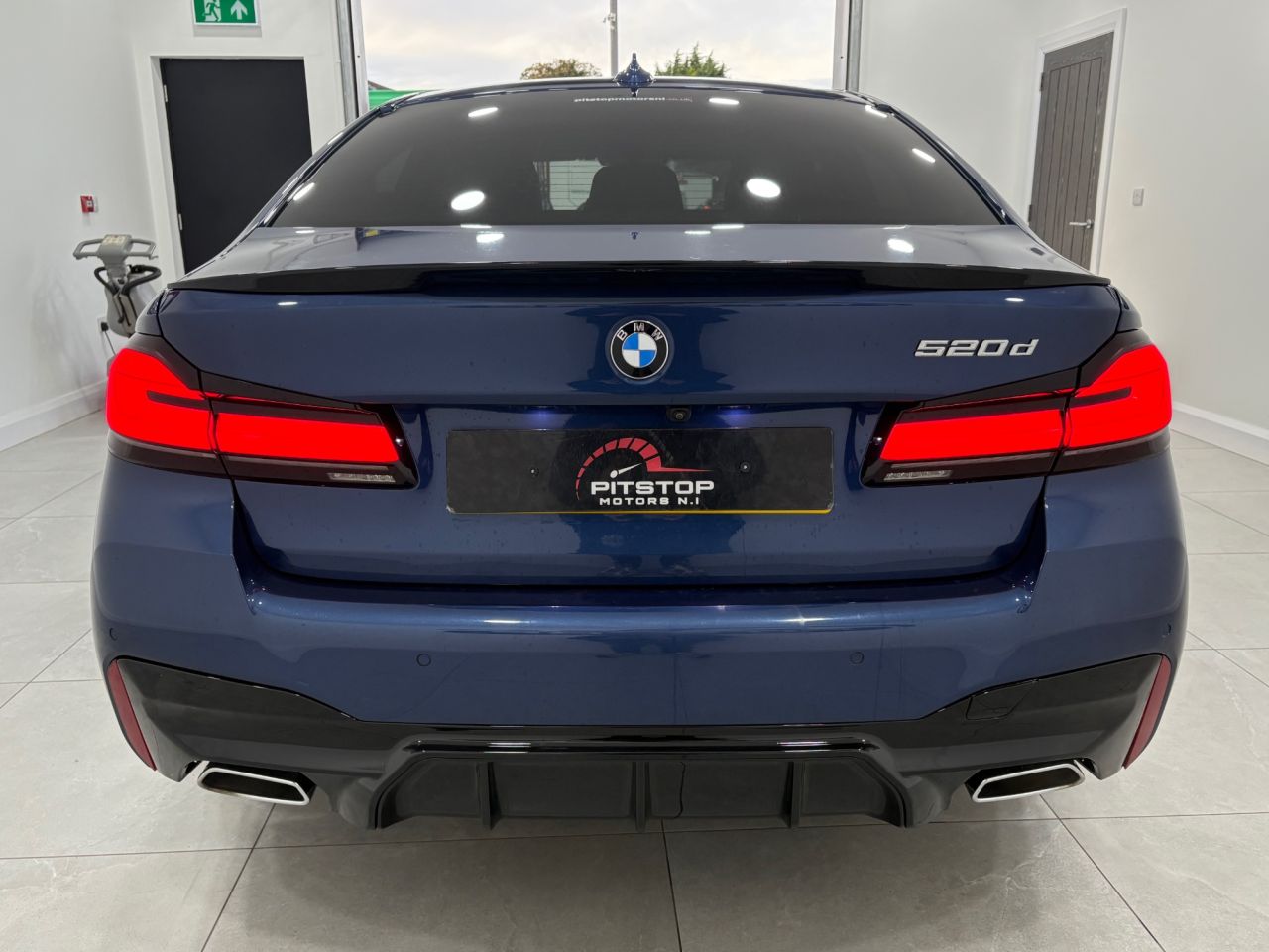 2021 BMW 5 SERIES 2.0 520d MHT M Sport Saloon 4dr Diesel Hybrid Steptronic Euro 6 (s/s) (190 - vehicle photo 11 for sale on PureCar
