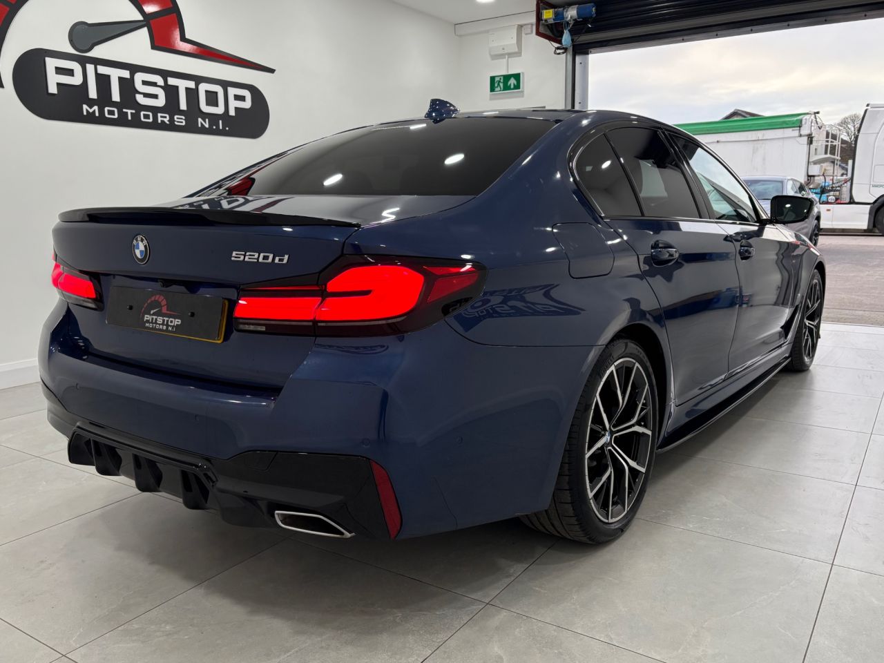 2021 BMW 5 SERIES 2.0 520d MHT M Sport Saloon 4dr Diesel Hybrid Steptronic Euro 6 (s/s) (190 - vehicle photo 12 for sale on PureCar