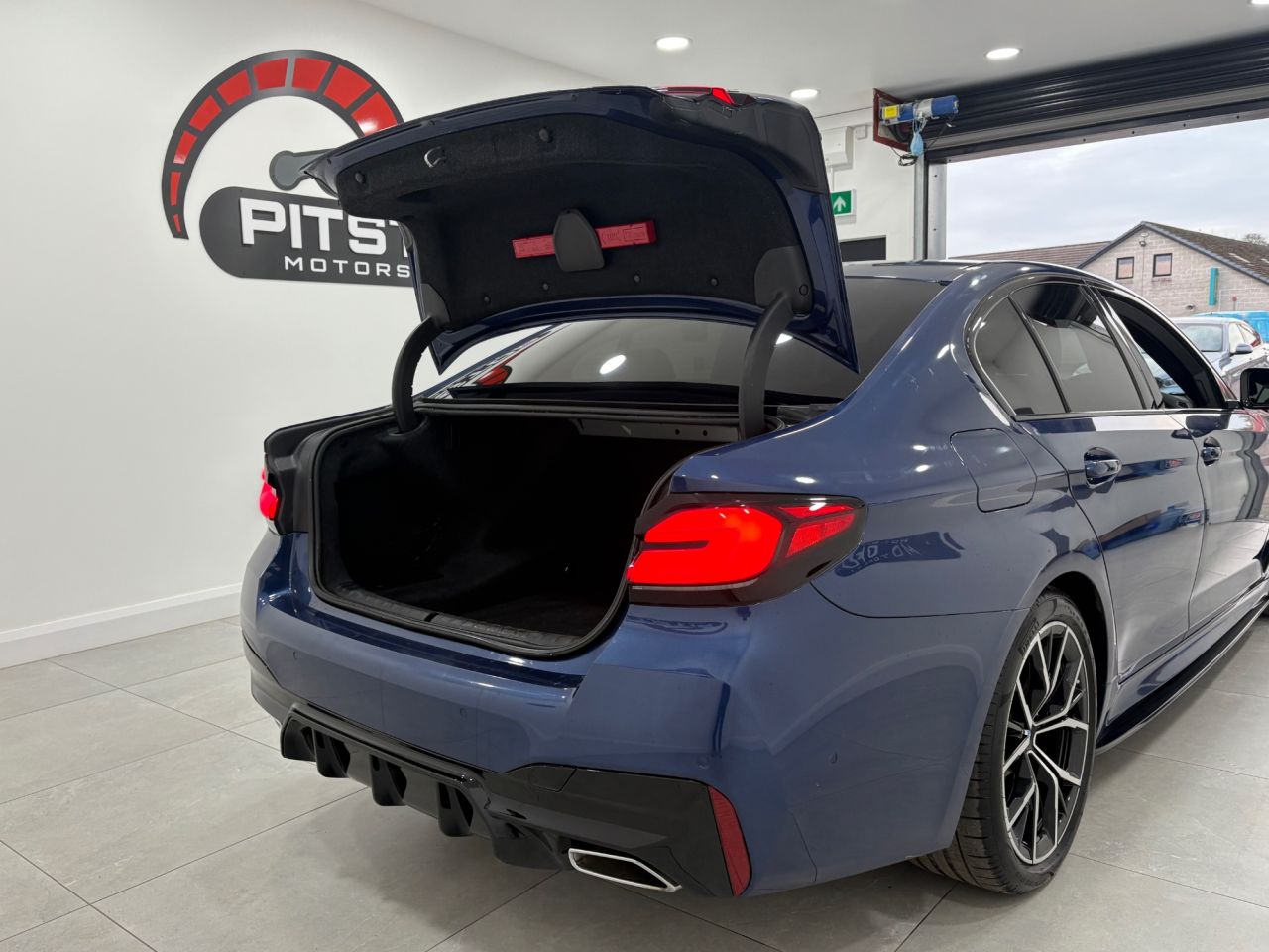 2021 BMW 5 SERIES 2.0 520d MHT M Sport Saloon 4dr Diesel Hybrid Steptronic Euro 6 (s/s) (190 - vehicle photo 58 for sale on PureCar