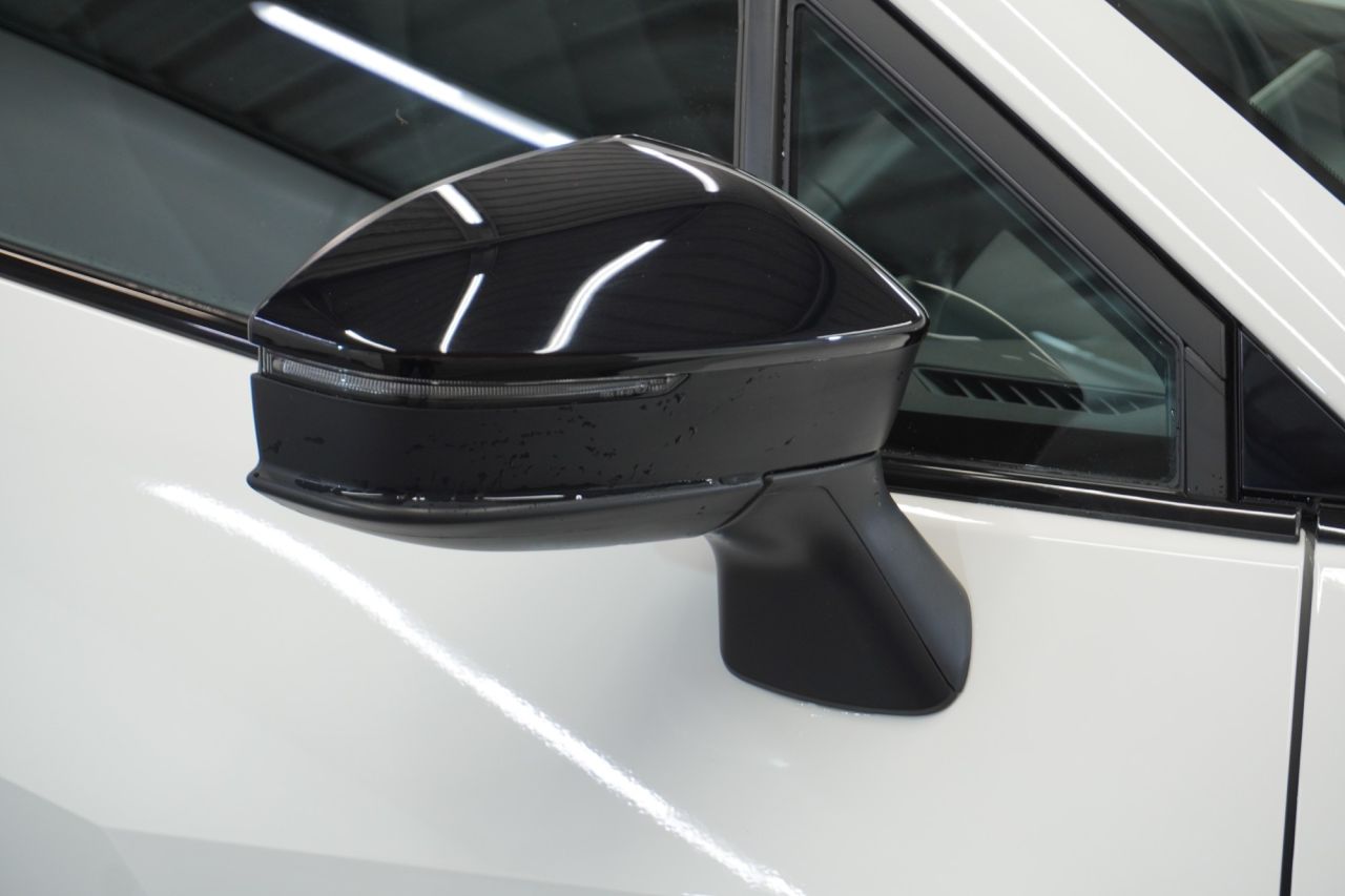 2025 TOYOTA C-HR 1.8 VVT-h Design SUV 5dr Petrol Hybrid CVT Euro 6 (s/s) (140 ps) - vehicle photo 4 for sale on PureCar
