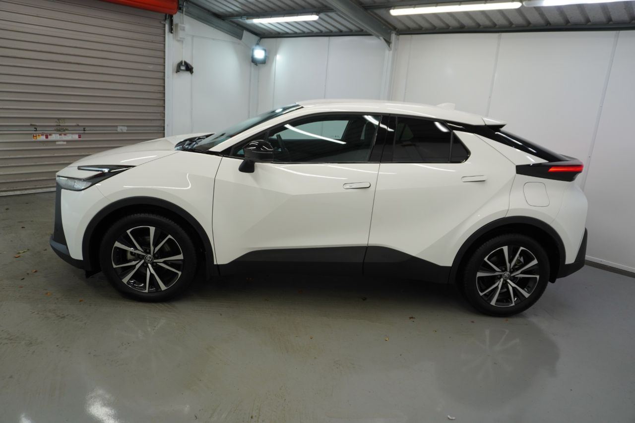 2025 TOYOTA C-HR 1.8 VVT-h Design SUV 5dr Petrol Hybrid CVT Euro 6 (s/s) (140 ps) - vehicle photo 13 for sale on PureCar