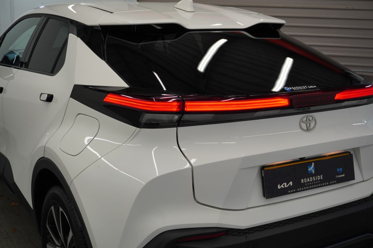 2025 TOYOTA C-HR 1.8 VVT-h Design SUV 5dr Petrol Hybrid CVT Euro 6 (s/s) (140 ps) - vehicle photo 16 for sale on PureCar