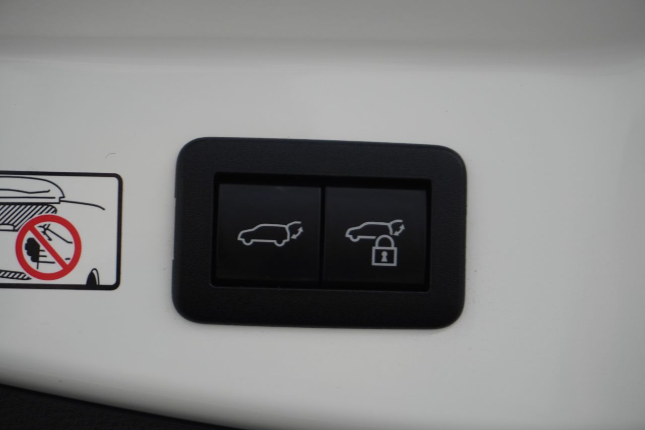 2025 TOYOTA C-HR 1.8 VVT-h Design SUV 5dr Petrol Hybrid CVT Euro 6 (s/s) (140 ps) - vehicle photo 22 for sale on PureCar