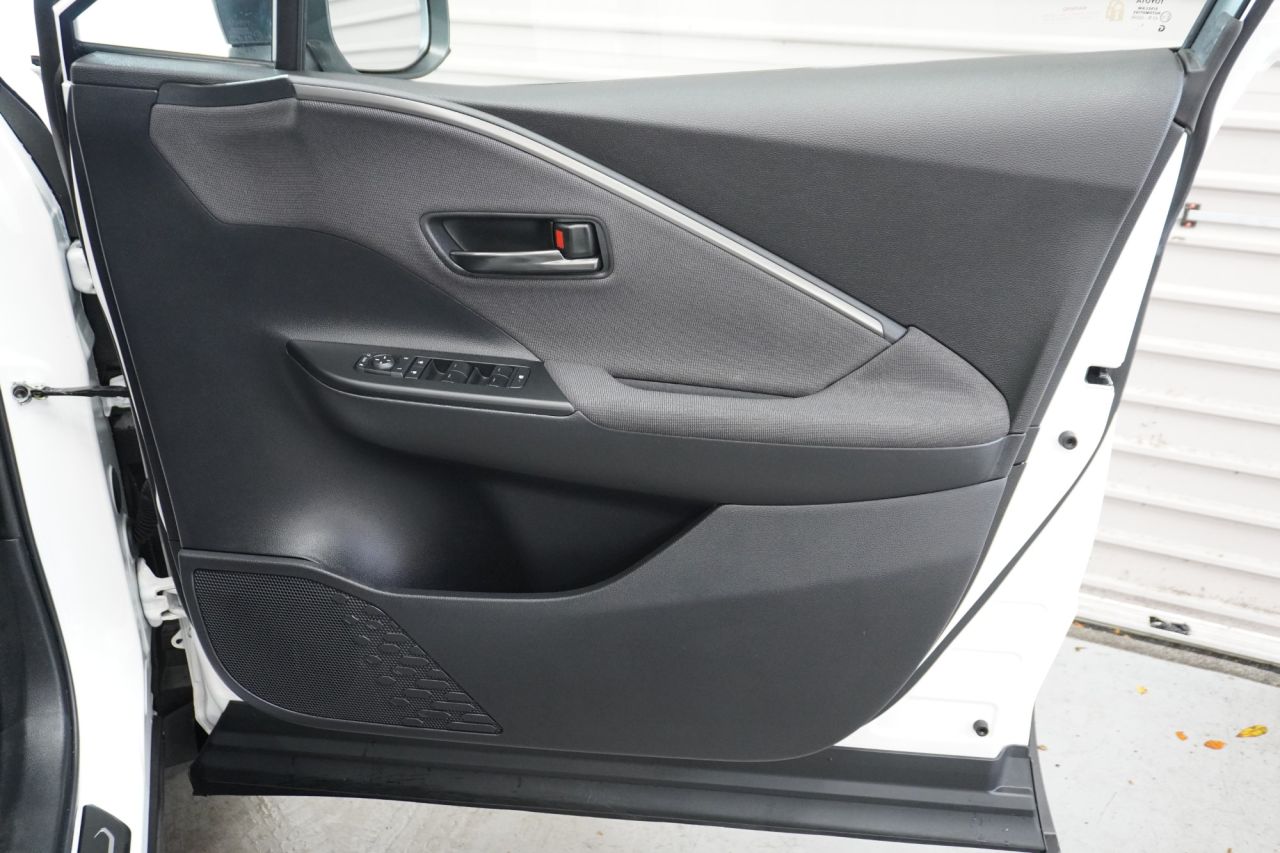 2025 TOYOTA C-HR 1.8 VVT-h Design SUV 5dr Petrol Hybrid CVT Euro 6 (s/s) (140 ps) - vehicle photo 23 for sale on PureCar