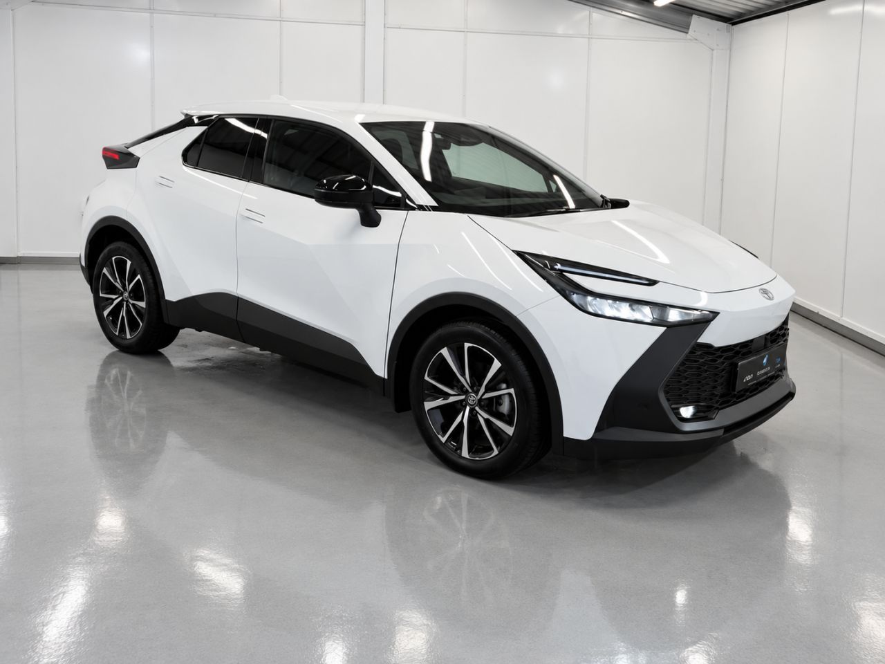 2025 TOYOTA C-HR 1.8 VVT-h Design SUV 5dr Petrol Hybrid CVT Euro 6 (s/s) (140 ps) - vehicle photo 2 for sale on PureCar