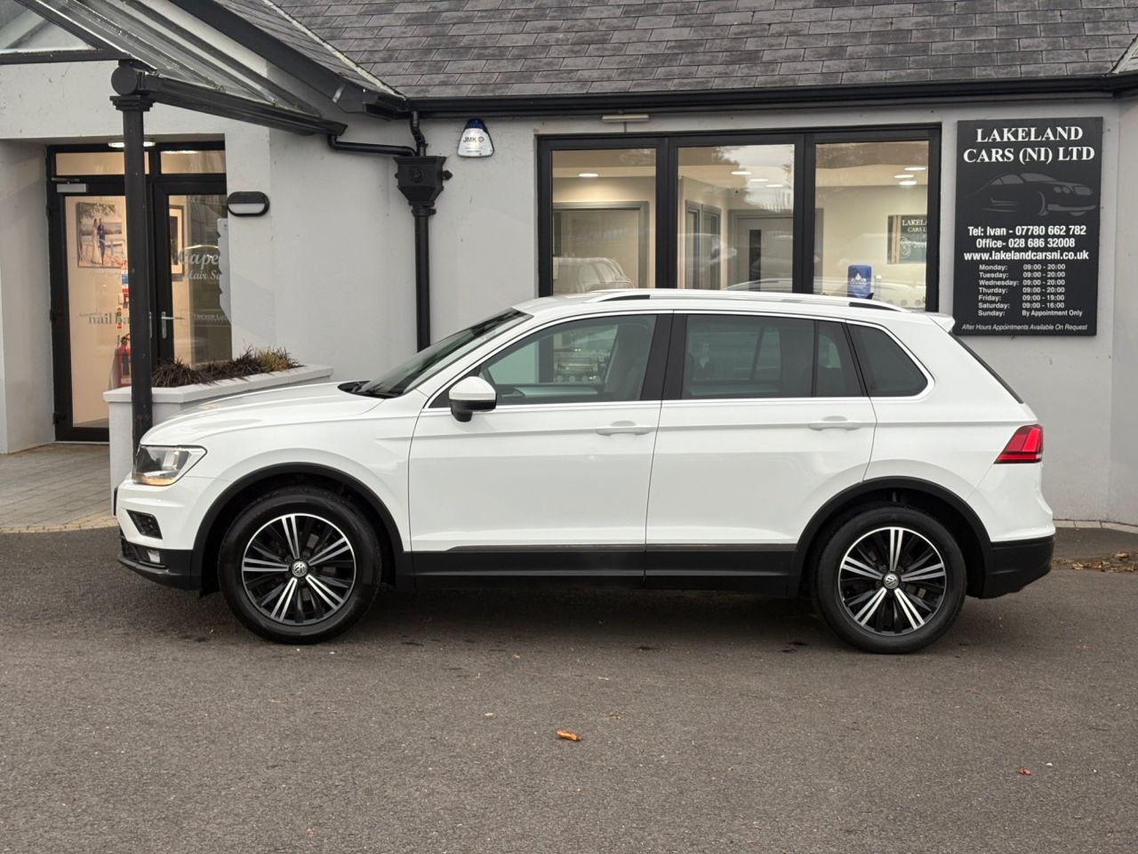 2019 VOLKSWAGEN TIGUAN 2.0 TDI SE Navigation SUV 5dr Diesel Manual Euro 6 (s/s) (150 ps) - vehicle photo 3 for sale on PureCar