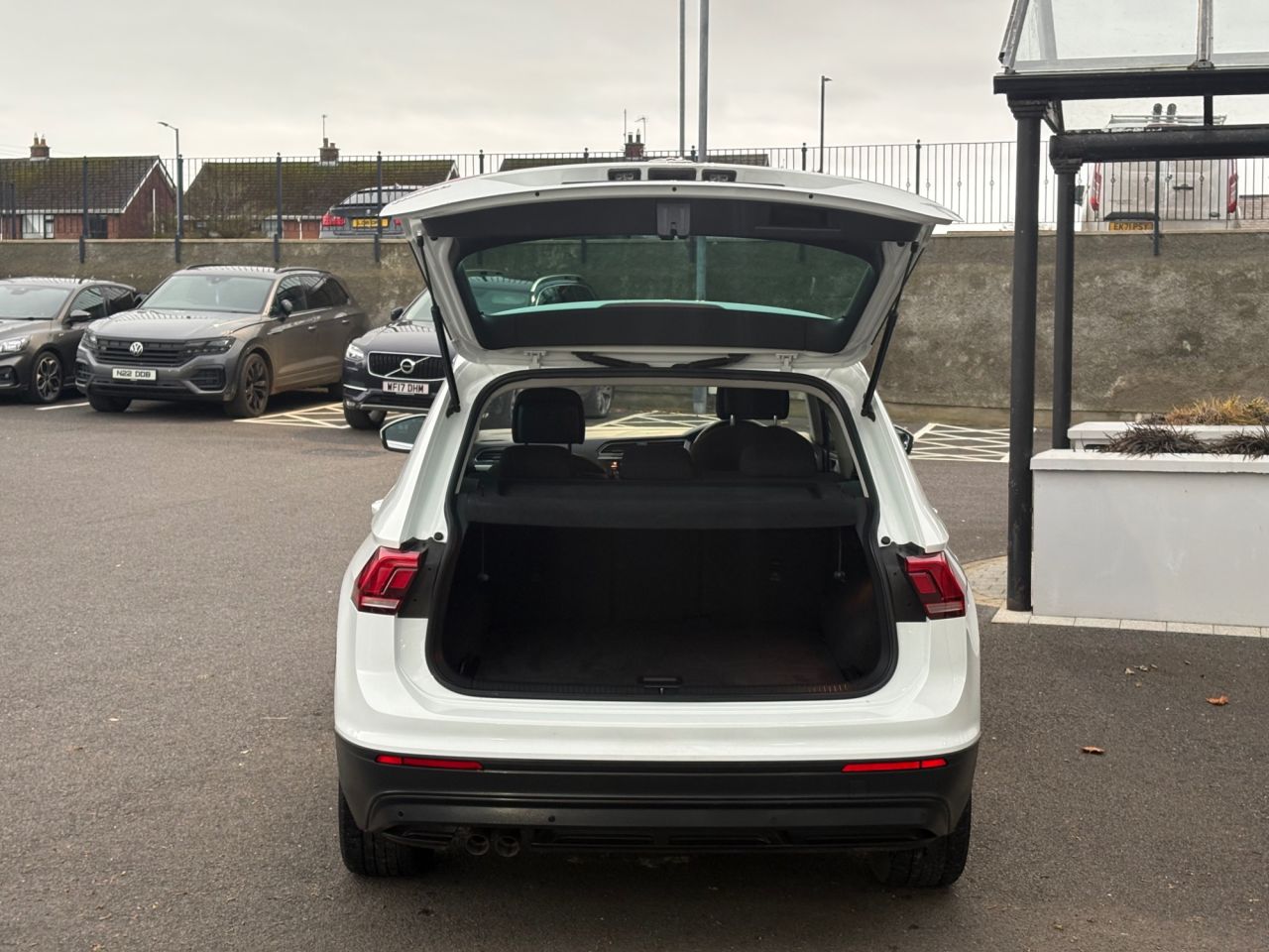 2019 VOLKSWAGEN TIGUAN 2.0 TDI SE Navigation SUV 5dr Diesel Manual Euro 6 (s/s) (150 ps) - vehicle photo 8 for sale on PureCar