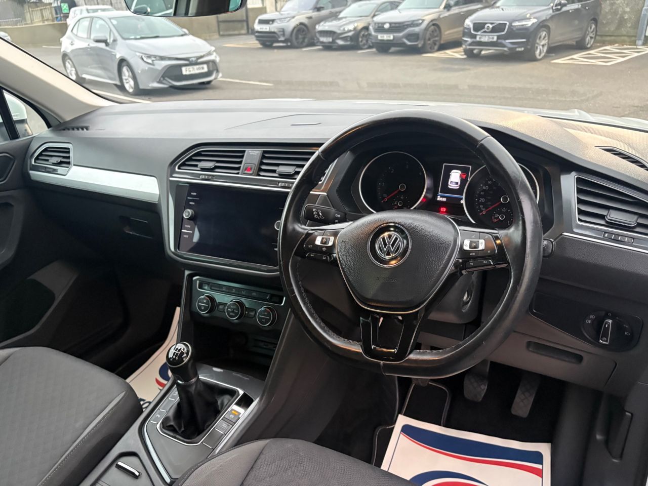 2019 VOLKSWAGEN TIGUAN 2.0 TDI SE Navigation SUV 5dr Diesel Manual Euro 6 (s/s) (150 ps) - vehicle photo 9 for sale on PureCar