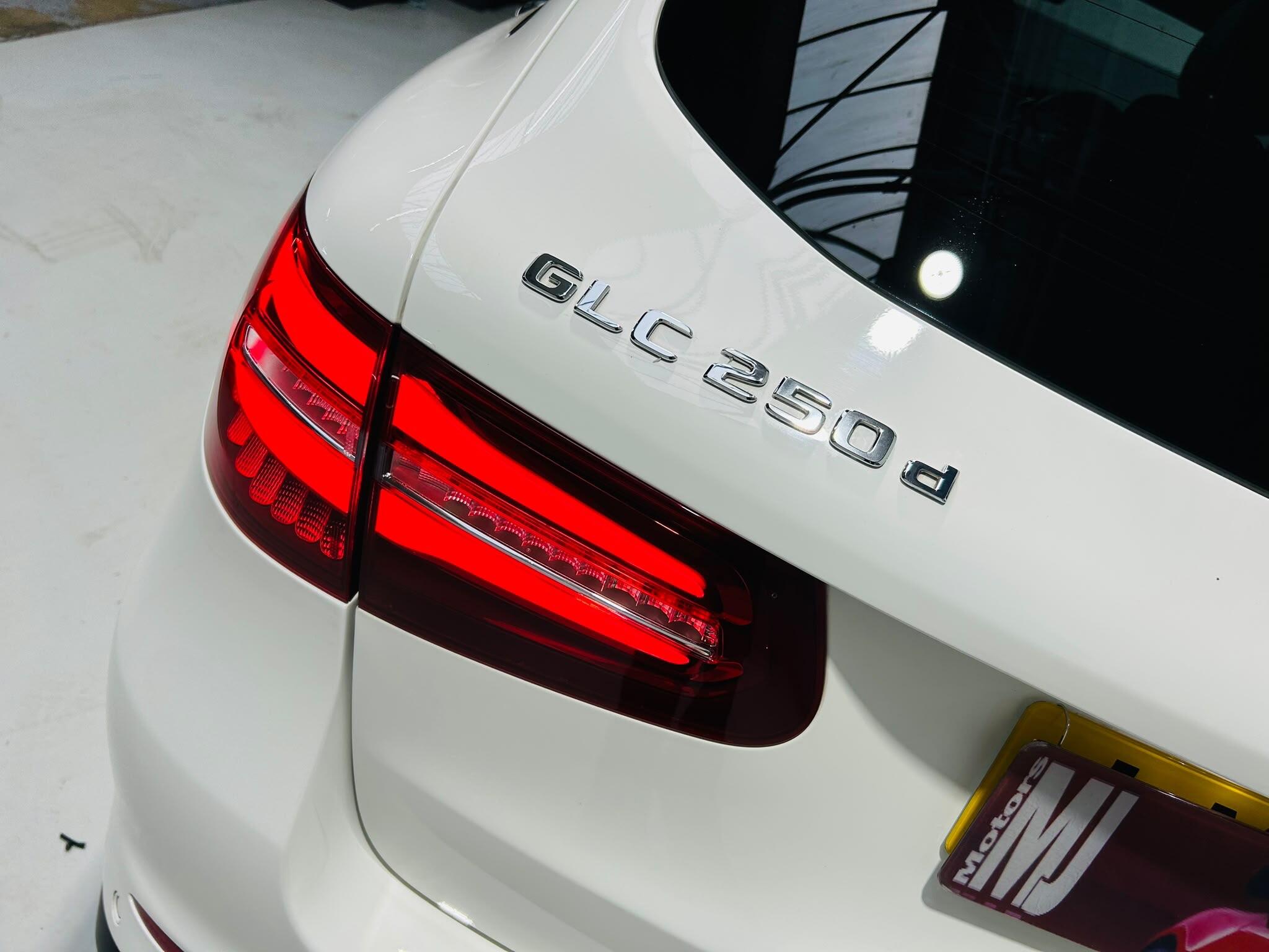 2017 MERCEDES GLC 2.1 GLC250d AMG Line (Premium Plus) G-Tronic 4MATIC Euro 6 (s/s) 5dr - vehicle photo 16 for sale on PureCar